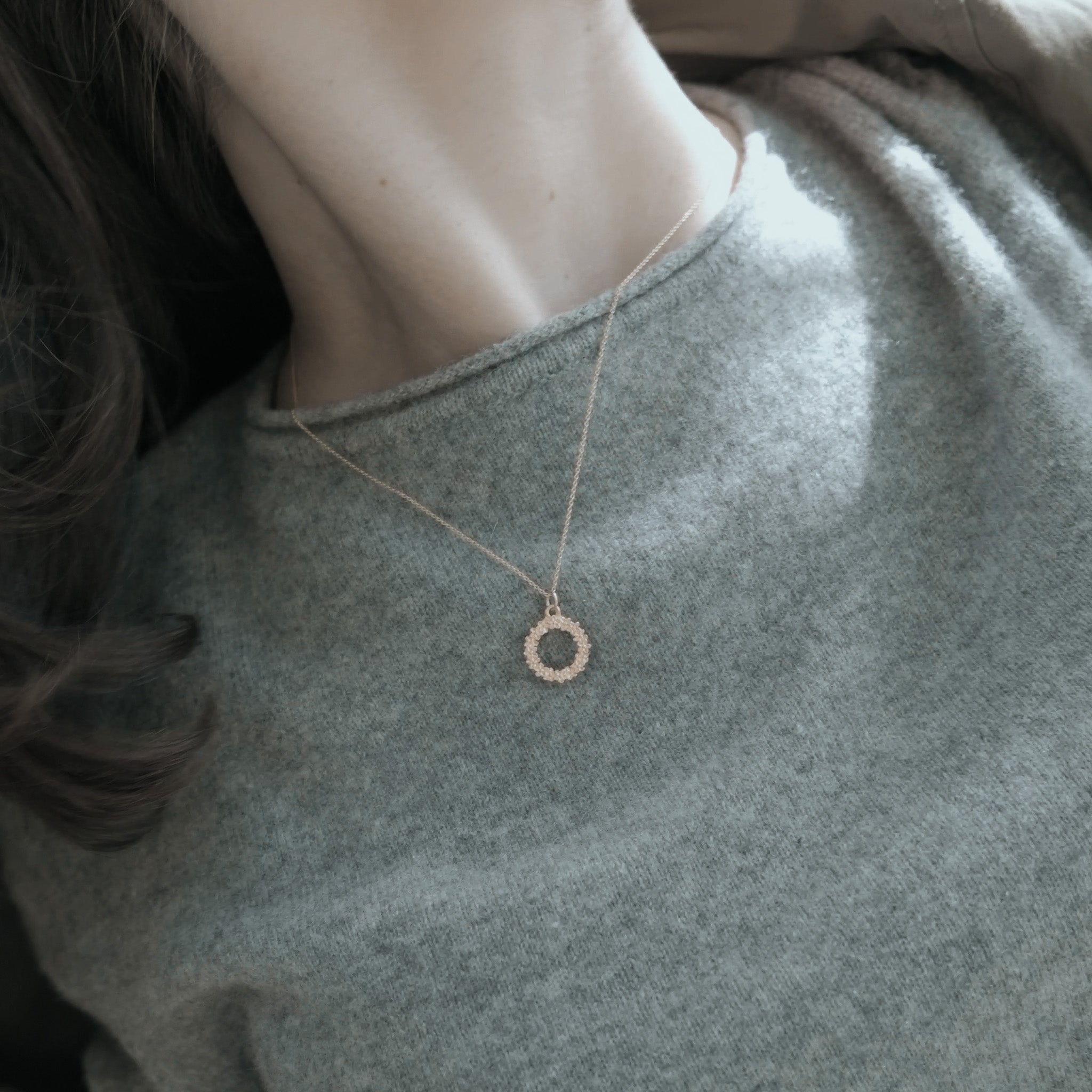 Zawieszka niezapominajka Aussie srebrna pozłacana