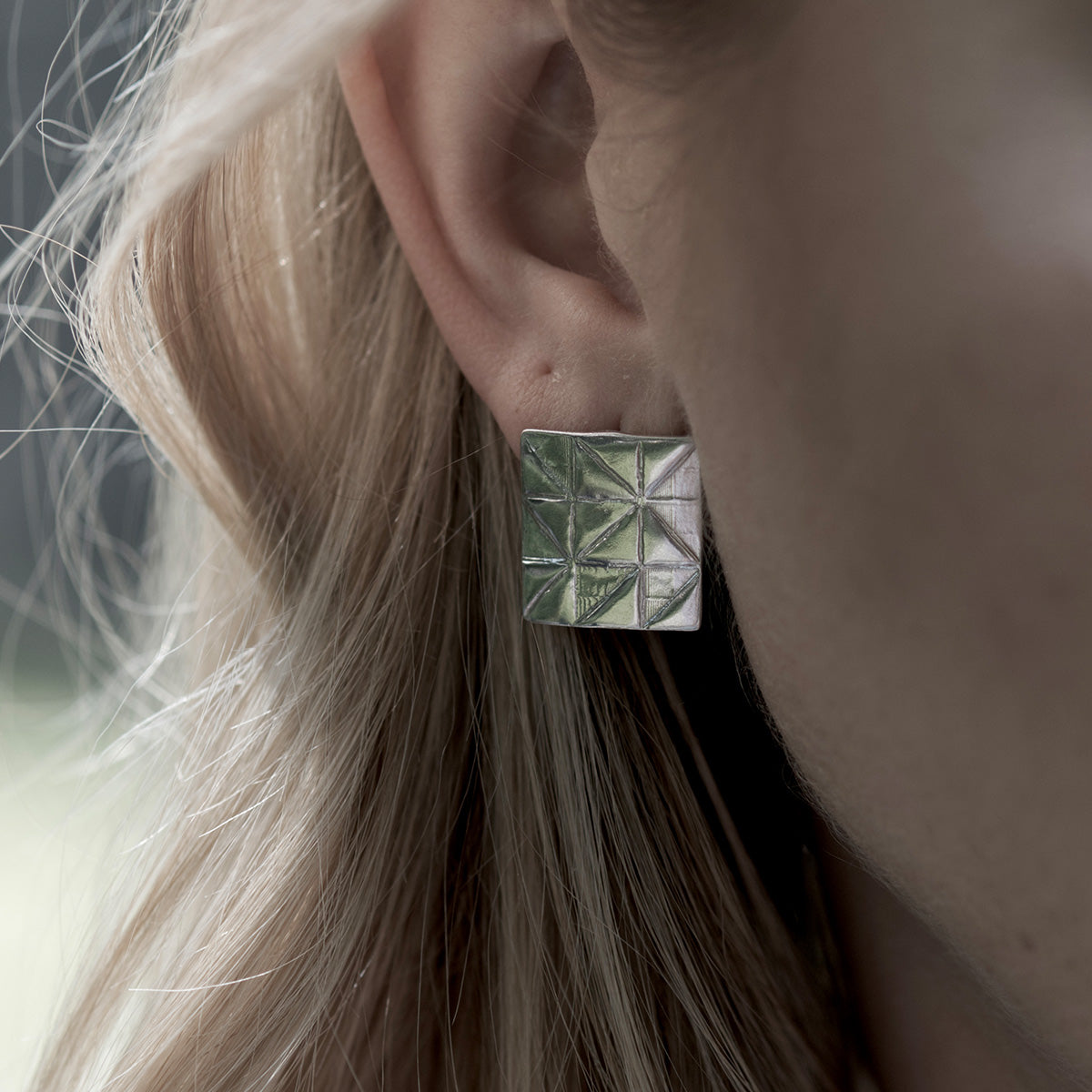 Kolczyki kwadrat PIAZZA białe złoto