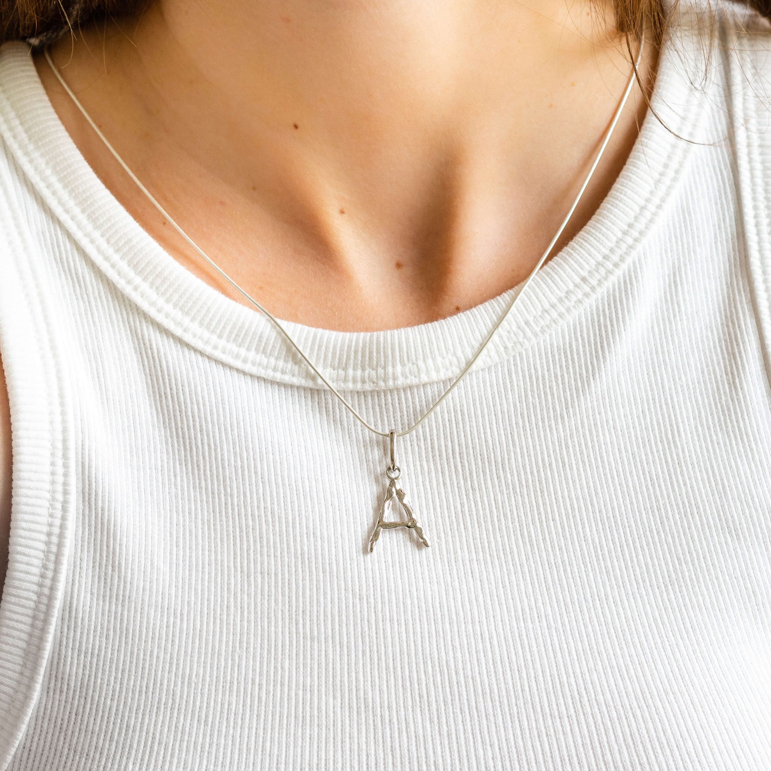 Zawieszka literka LETTER srebrna - litera A