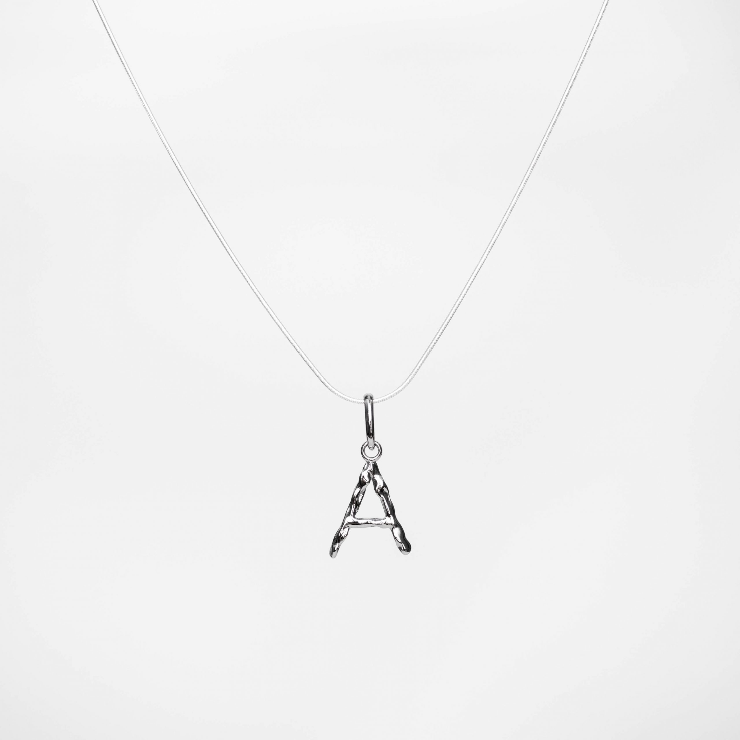 Zawieszka literka LETTER srebrna - litera A