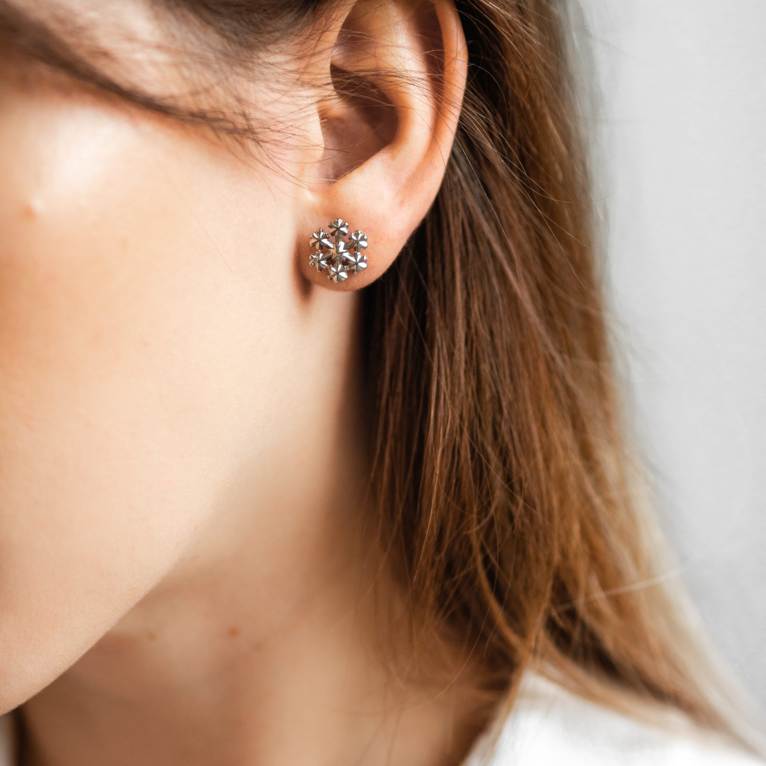 Kolczyki śnieżynki SNOWFLAKE białe złoto