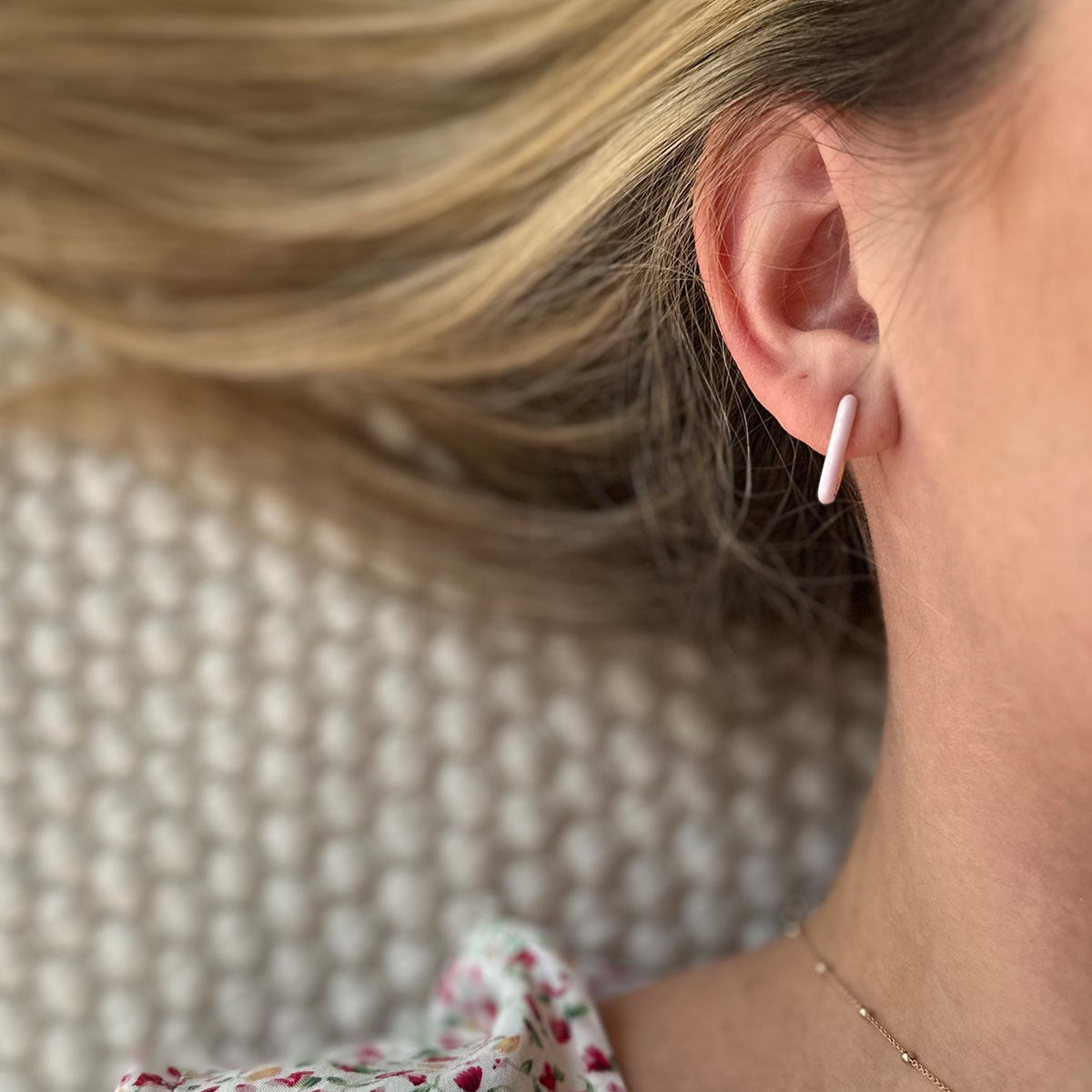 Kolczyki BLUSH srebrne pozłacane z różową emalią