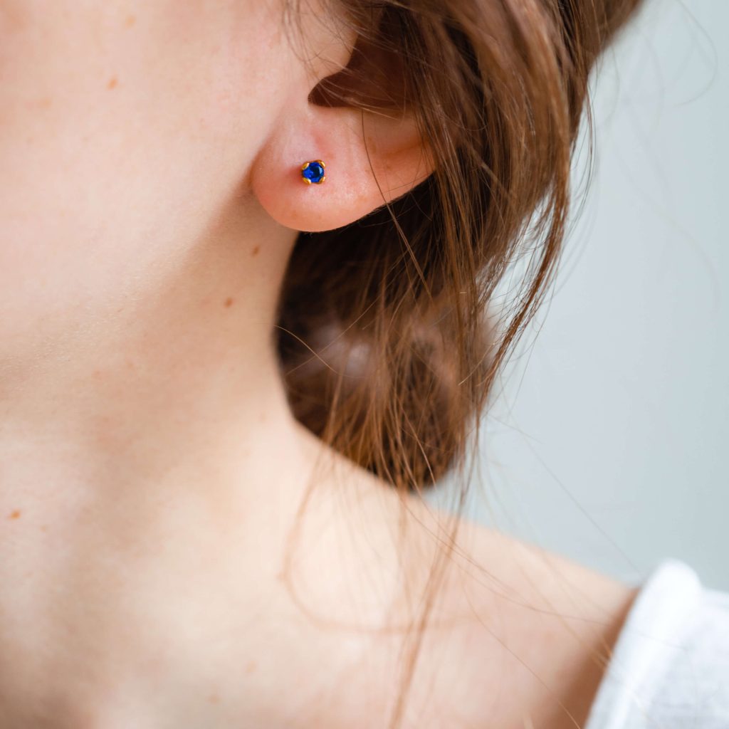 Kolczyki COLORS srebrne pozłacane - niebieski kamień