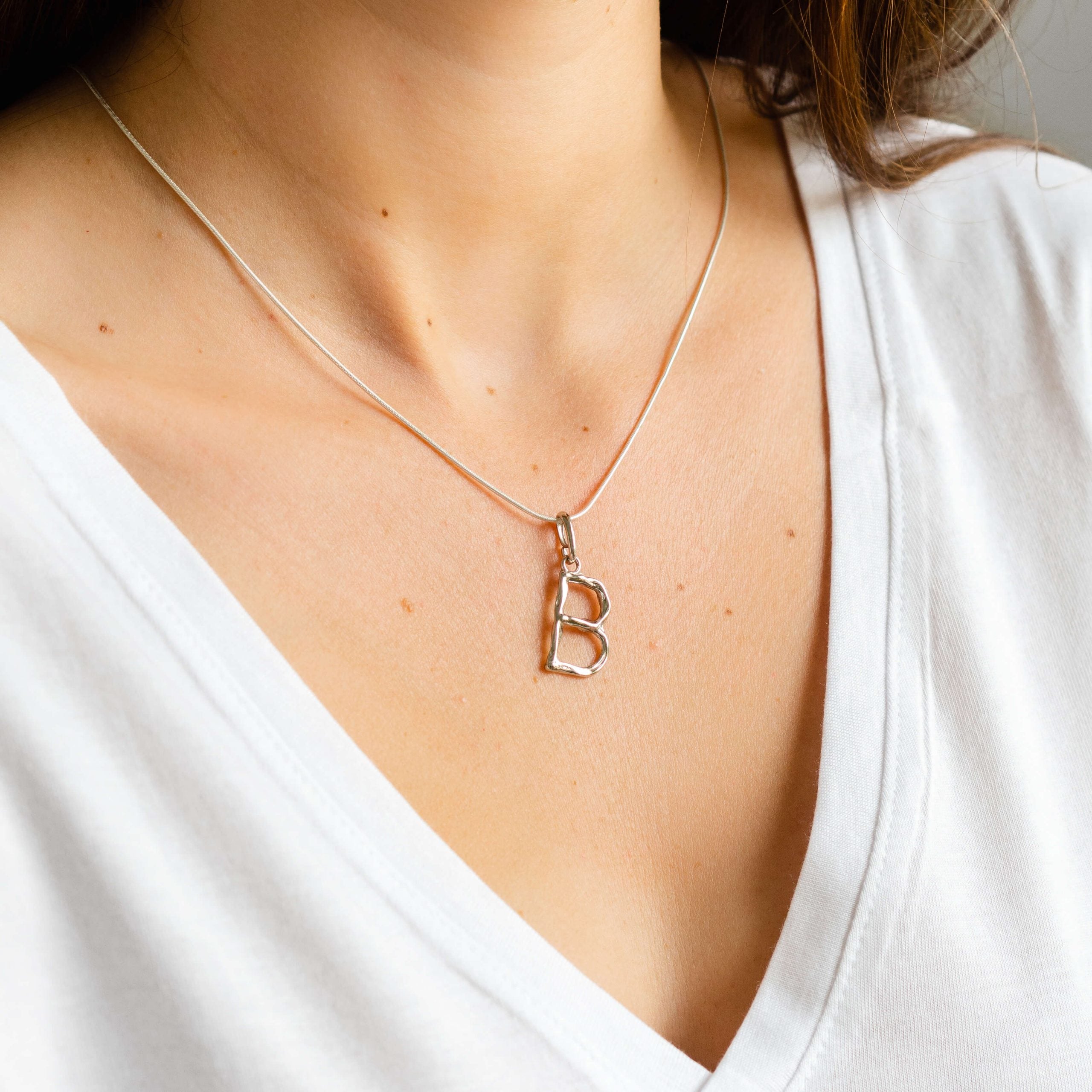 Zawieszka literka LETTER srebrna - litera B