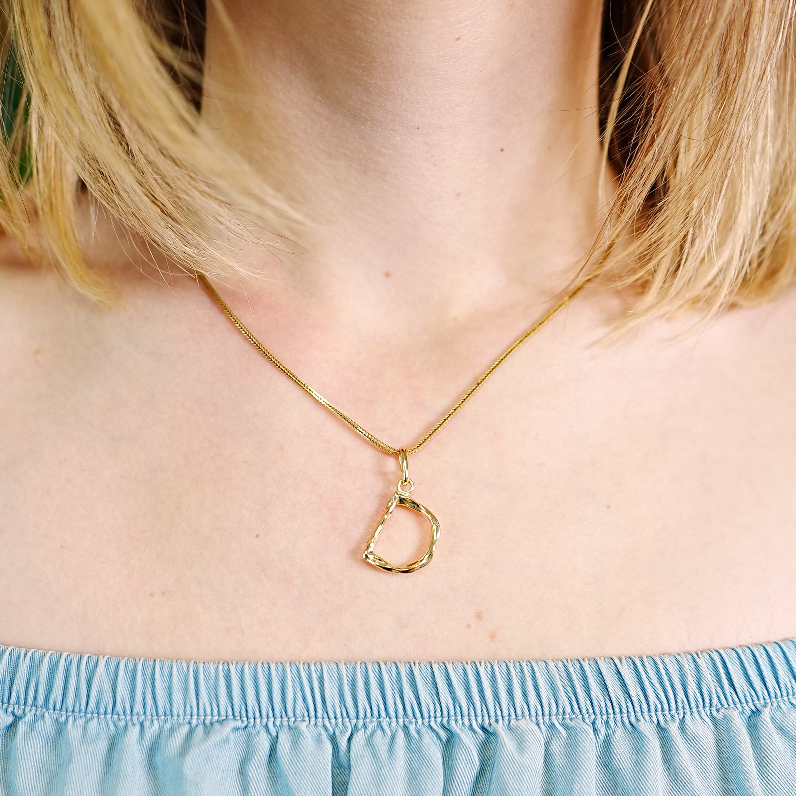 Zawieszka literka LETTER srebrna pozłacana - litera D