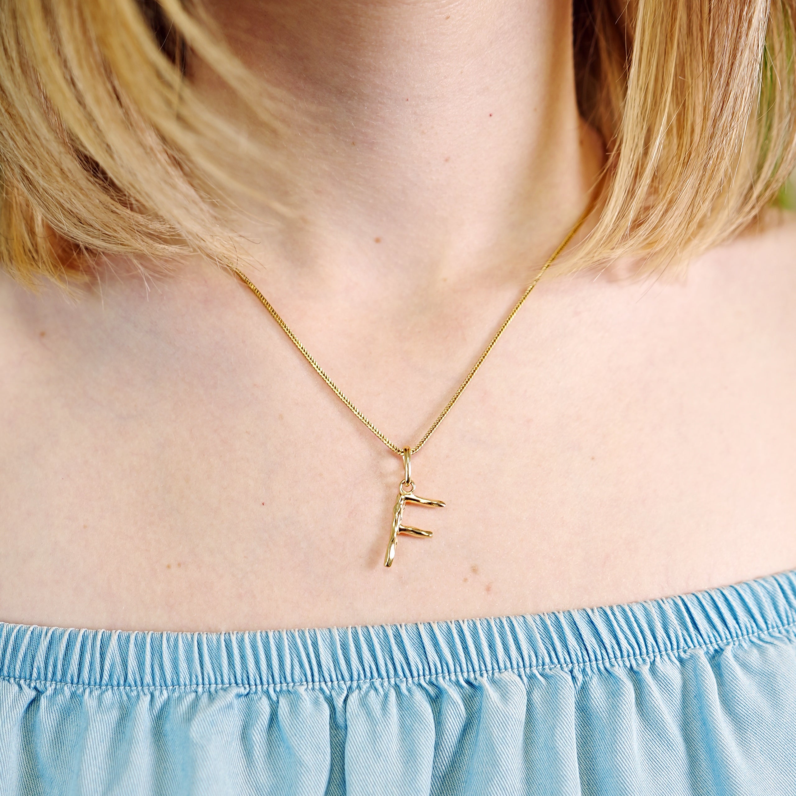 Zawieszka literka LETTER srebrna pozłacana - litera F