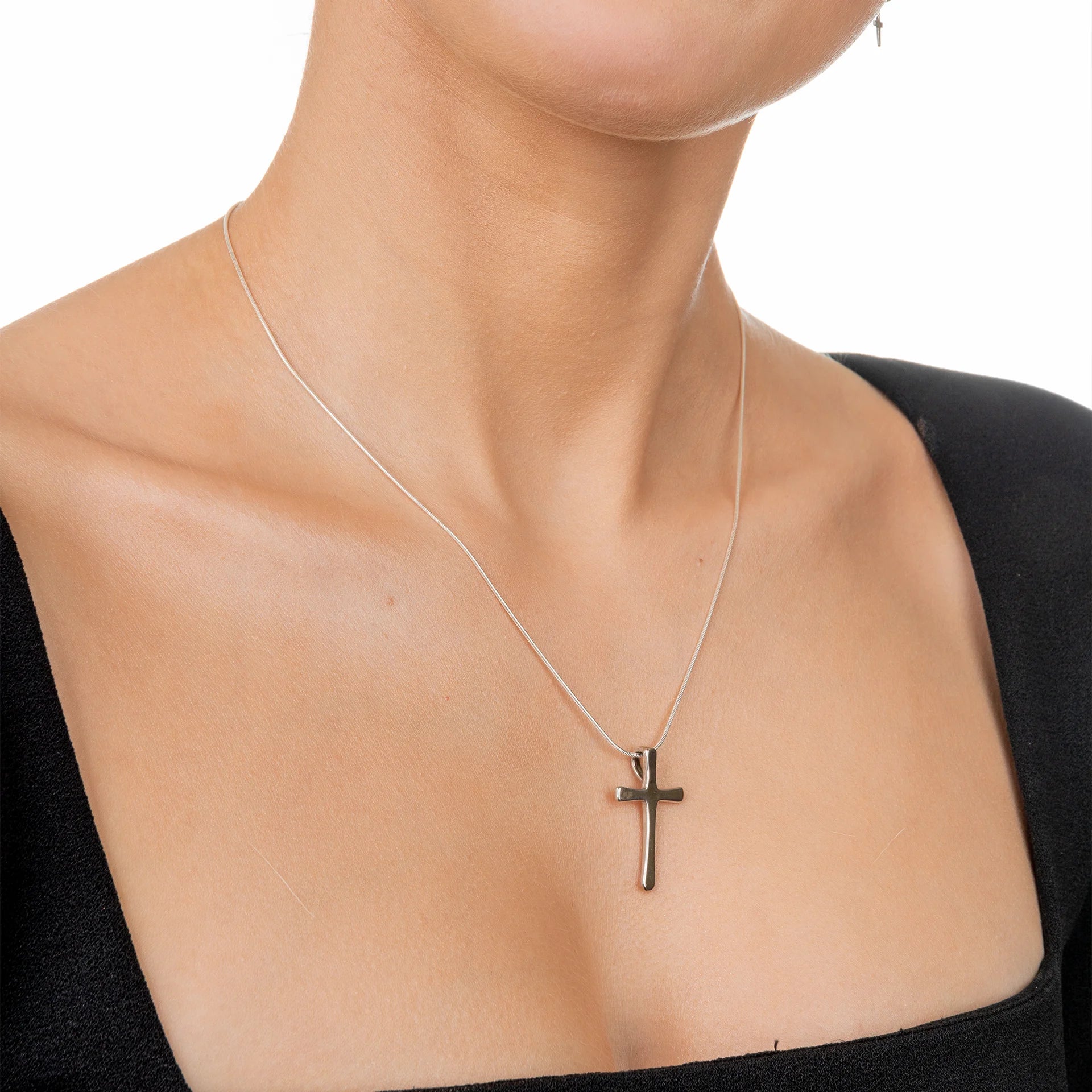 Zawieszka krzyżyk SAINT srebrna