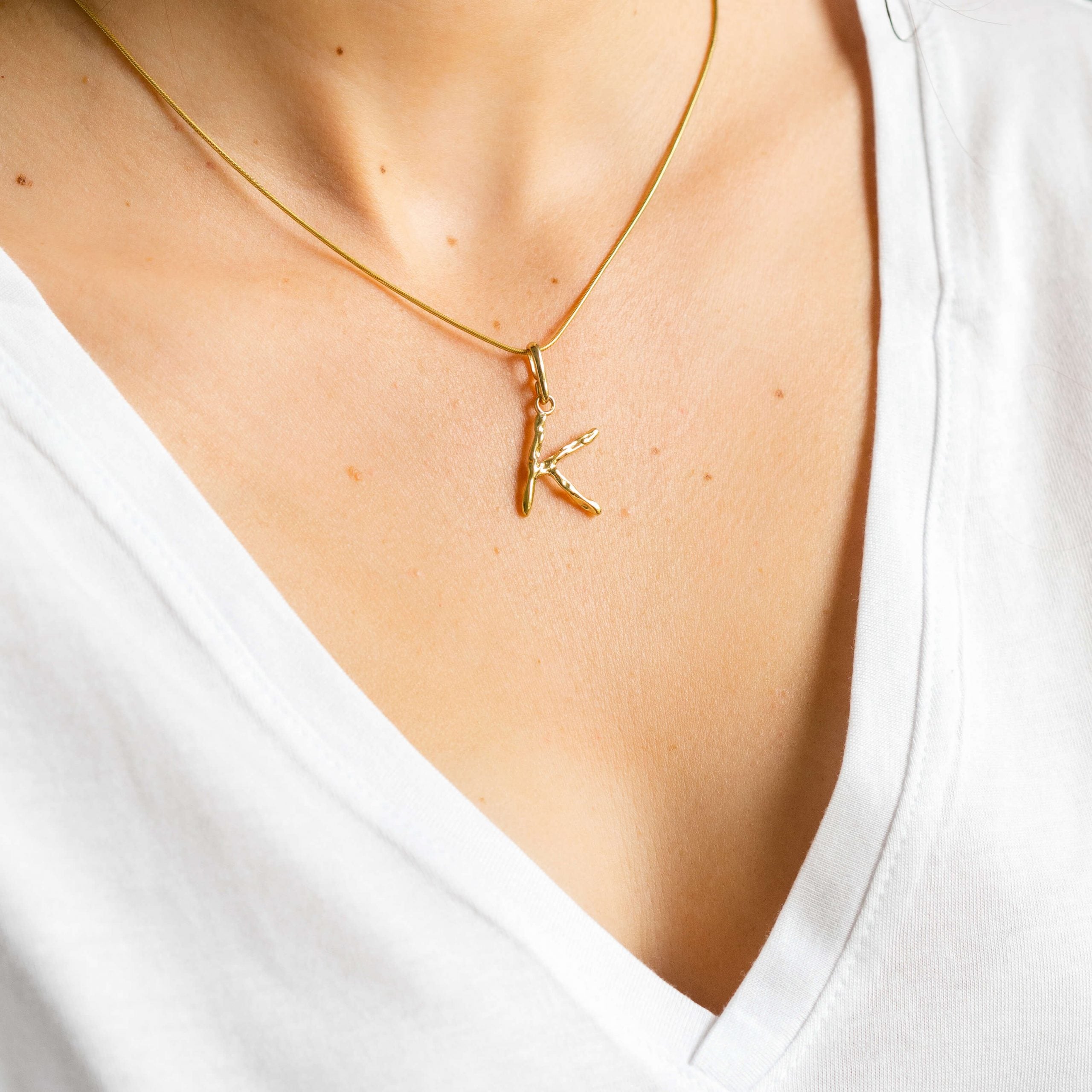 Zawieszka literka LETTER srebrna pozłacana - litera K