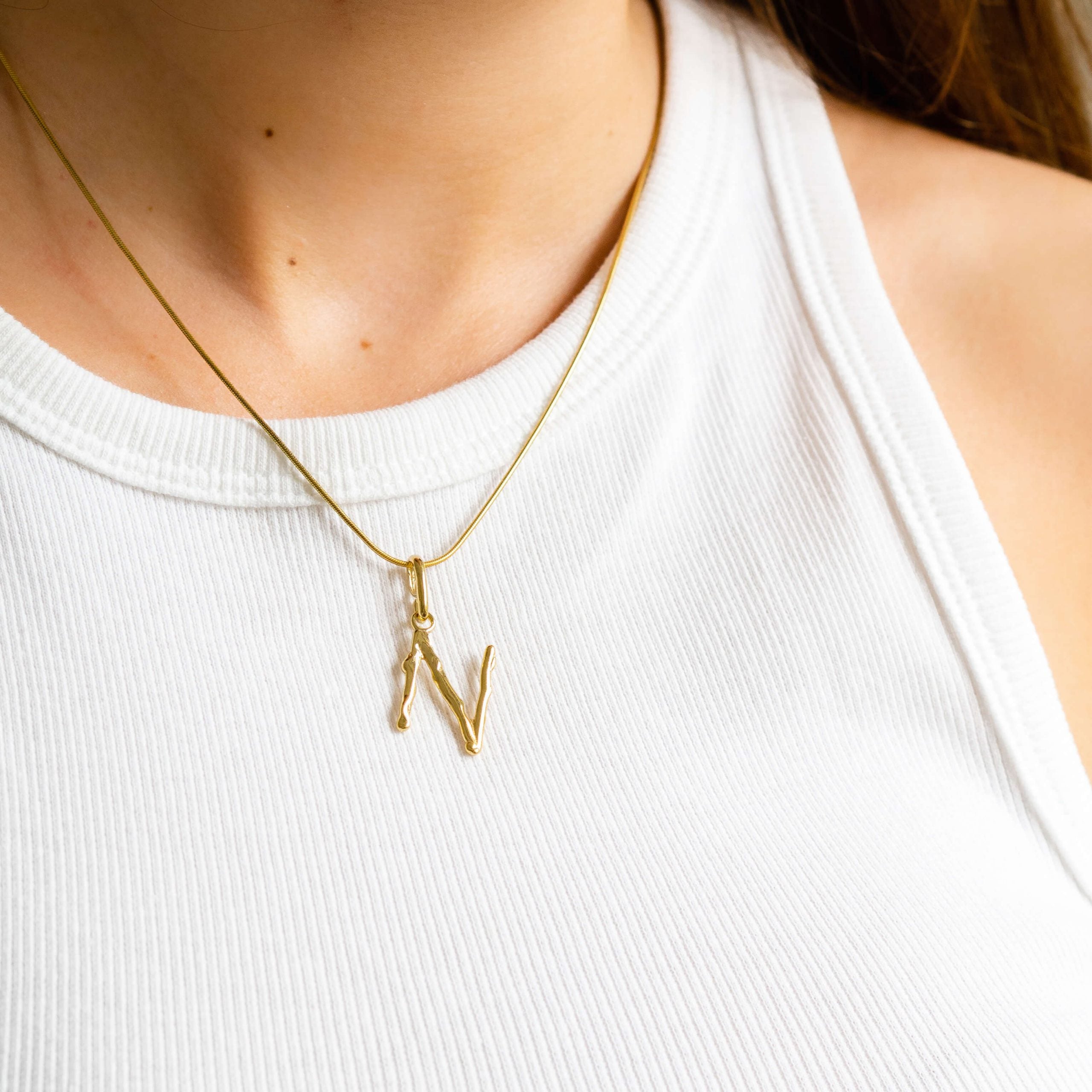 Zawieszka literka LETTER srebrna pozłacana - litera N