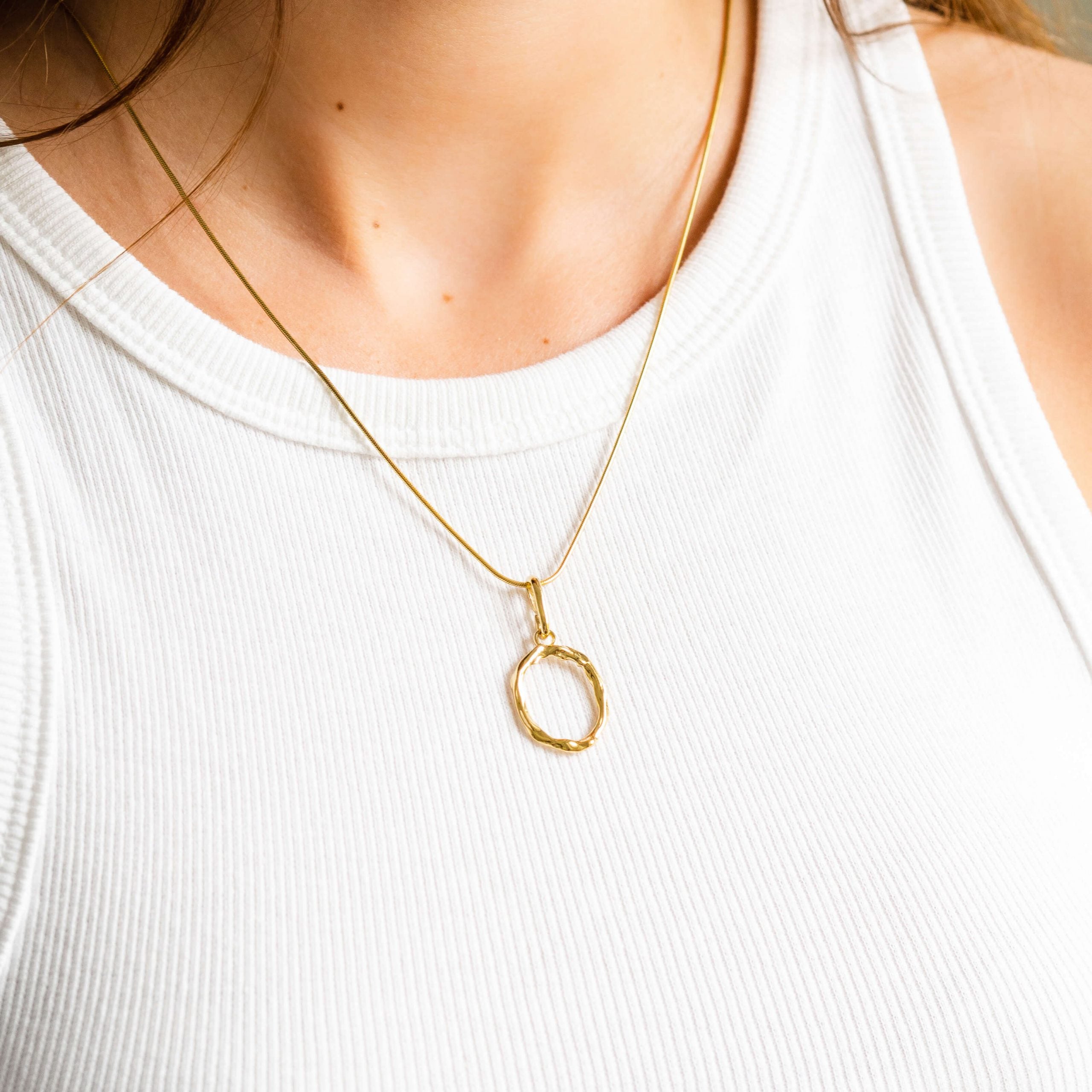 Zawieszka literka LETTER srebrna pozłacana - litera O