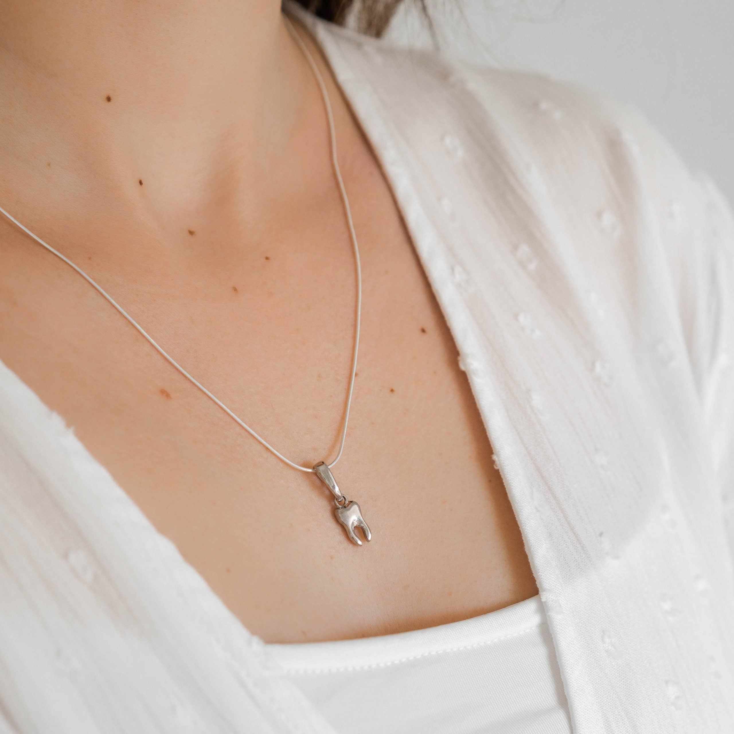 Zawieszka ząb TOOTH srebrna