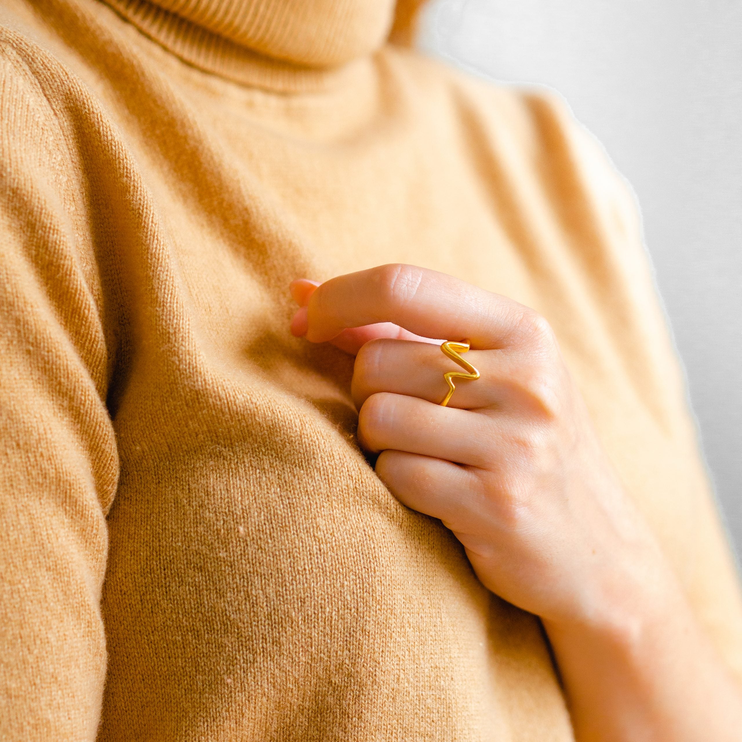 Pierścionek EKG srebrny pozłacany