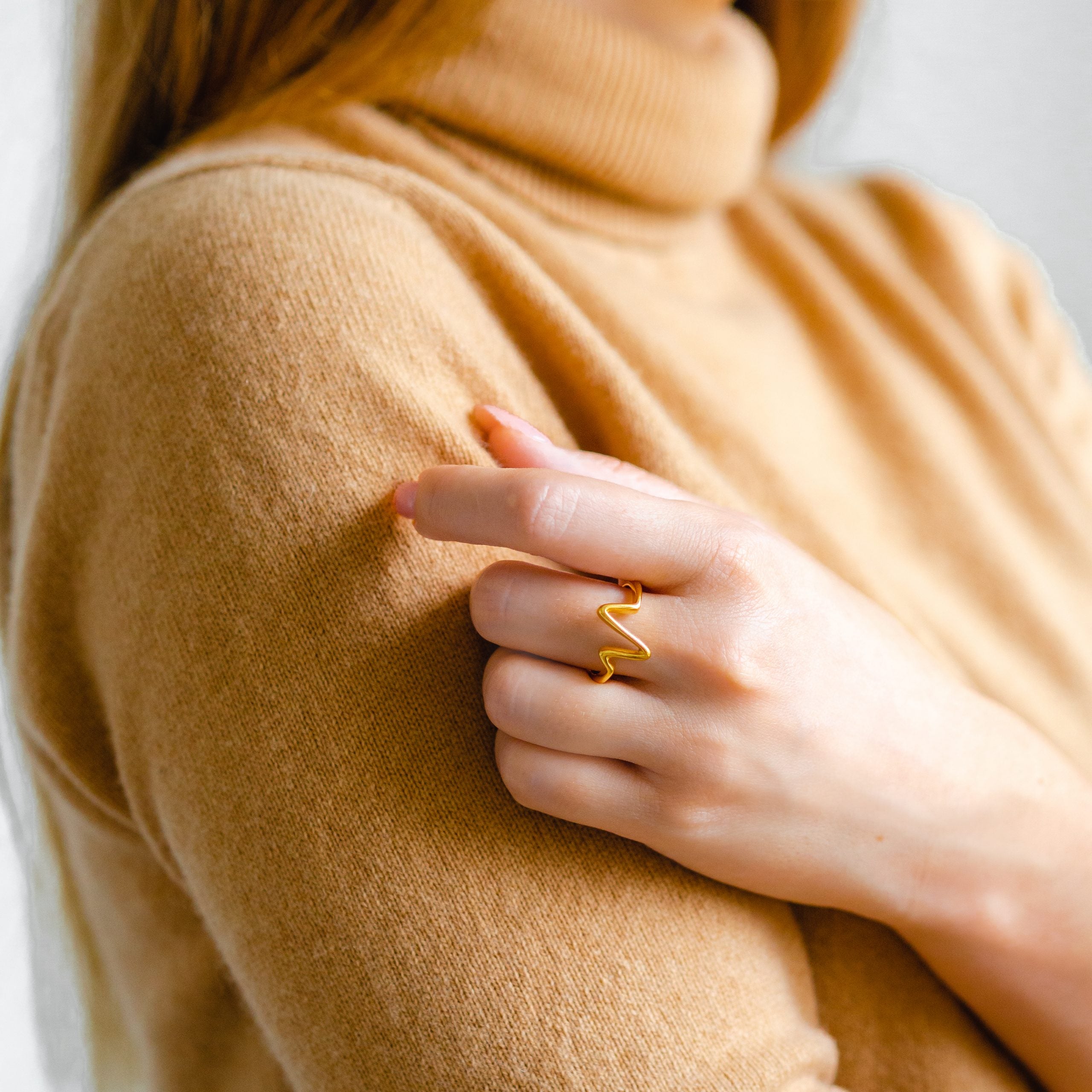 Pierścionek EKG srebrny pozłacany