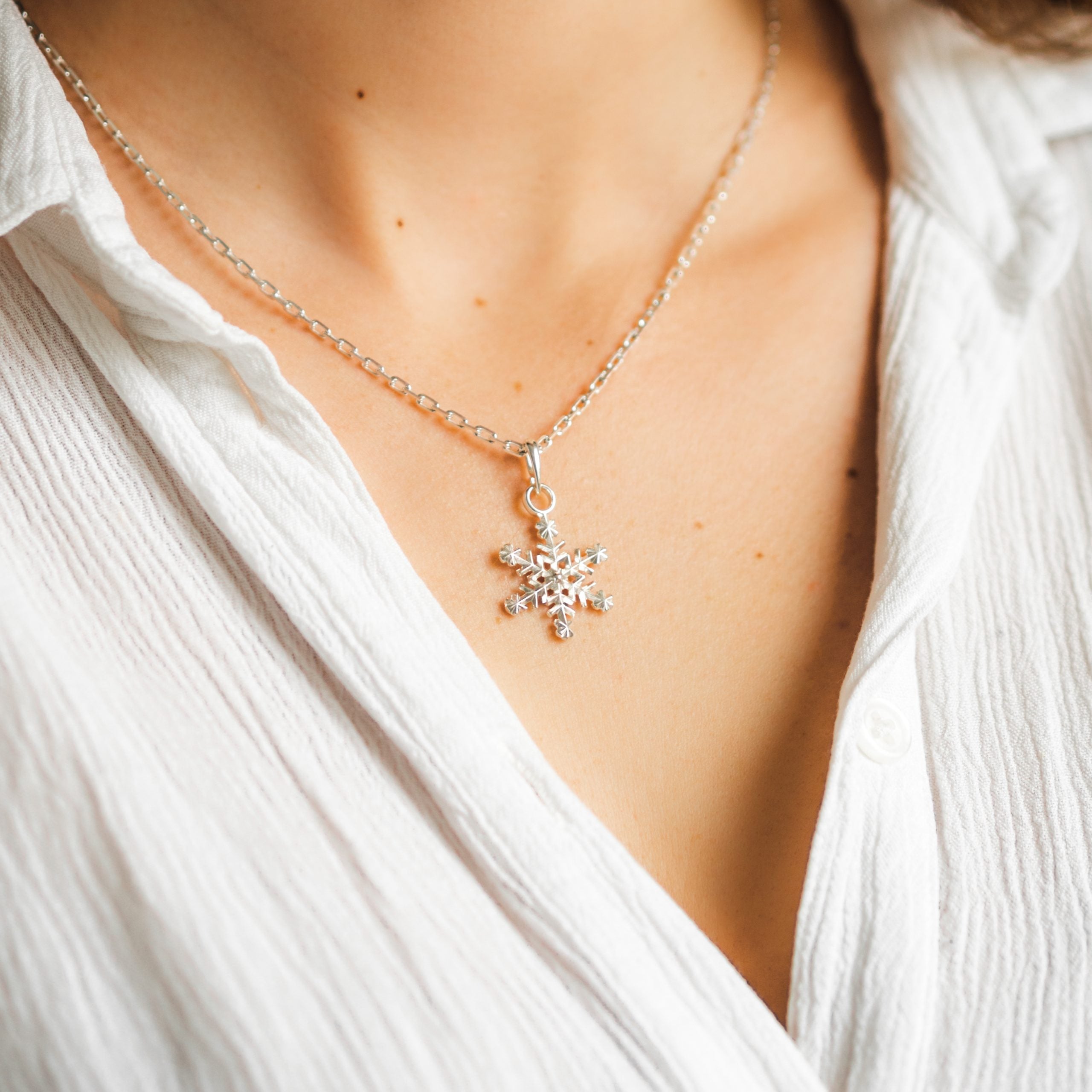 Zawieszka śnieżynka SNOWFLAKE srebrna