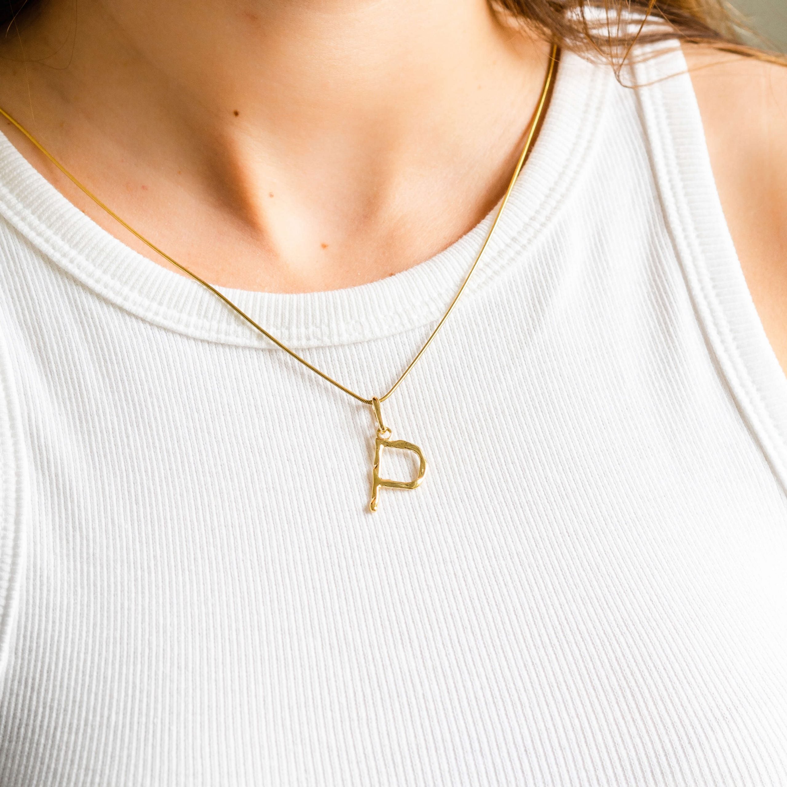 Zawieszka literka LETTER srebrna pozłacana - litera P