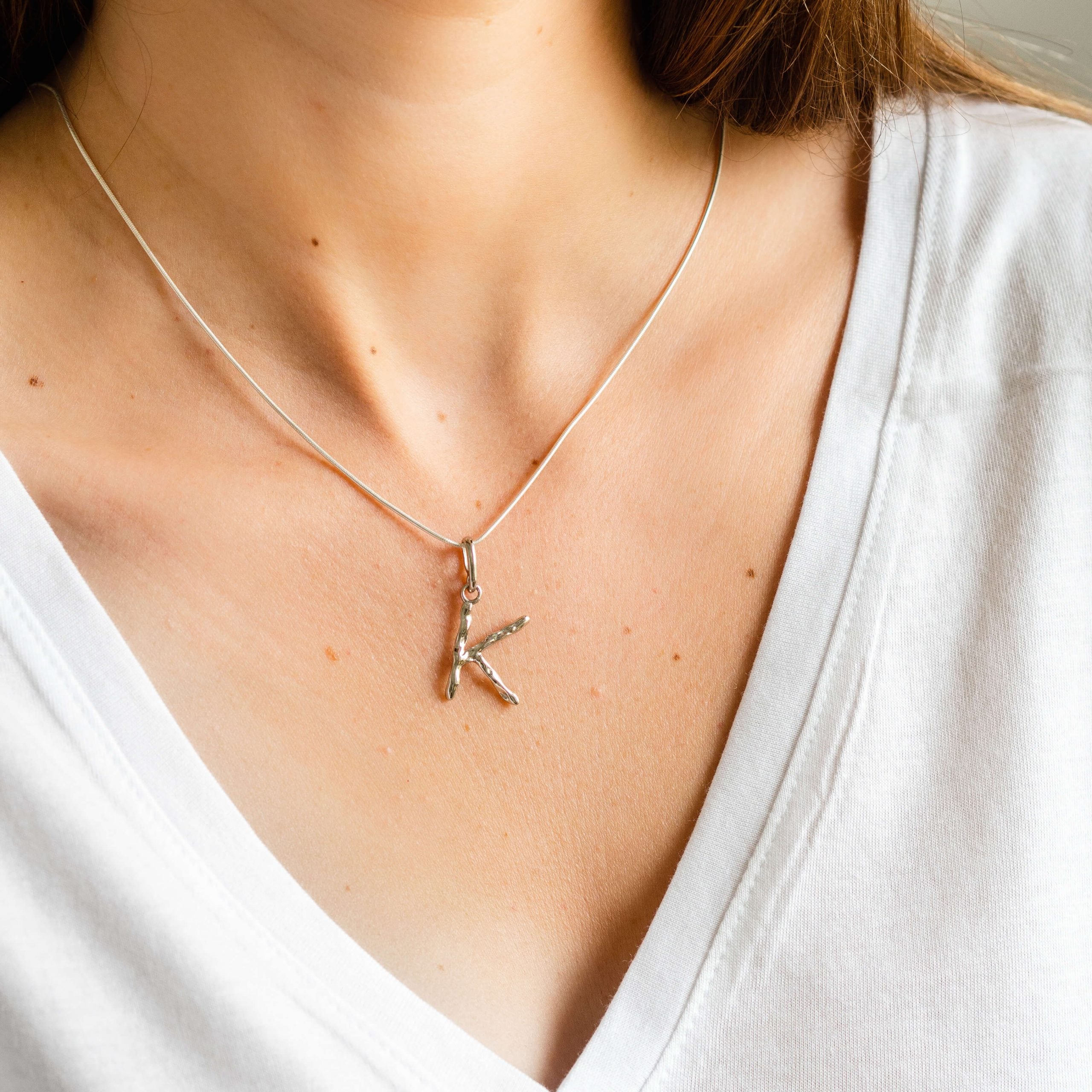 Zawieszka literka LETTER srebrna - litera K