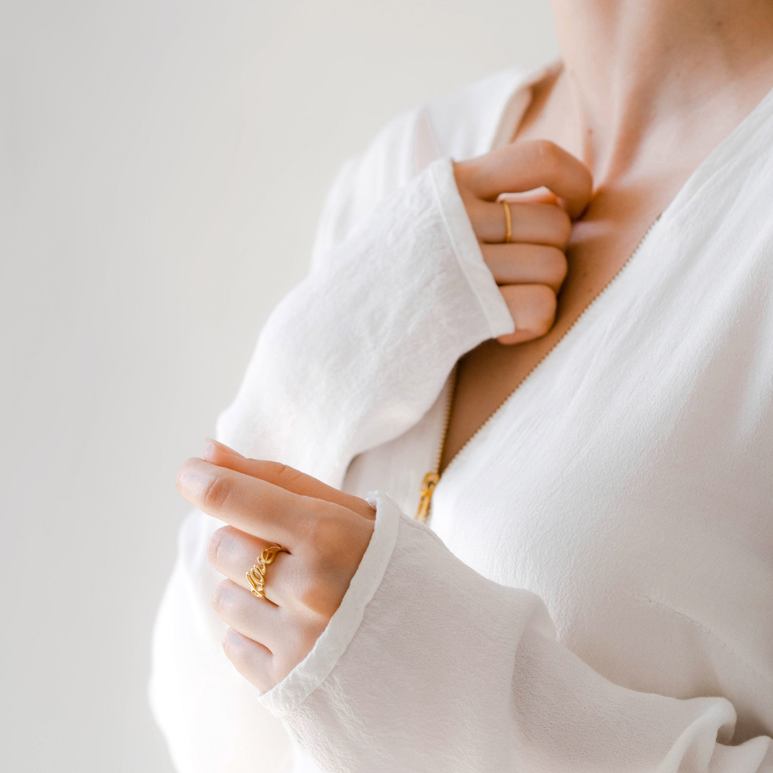 Pierścionek LOVE srebrny pozłacany