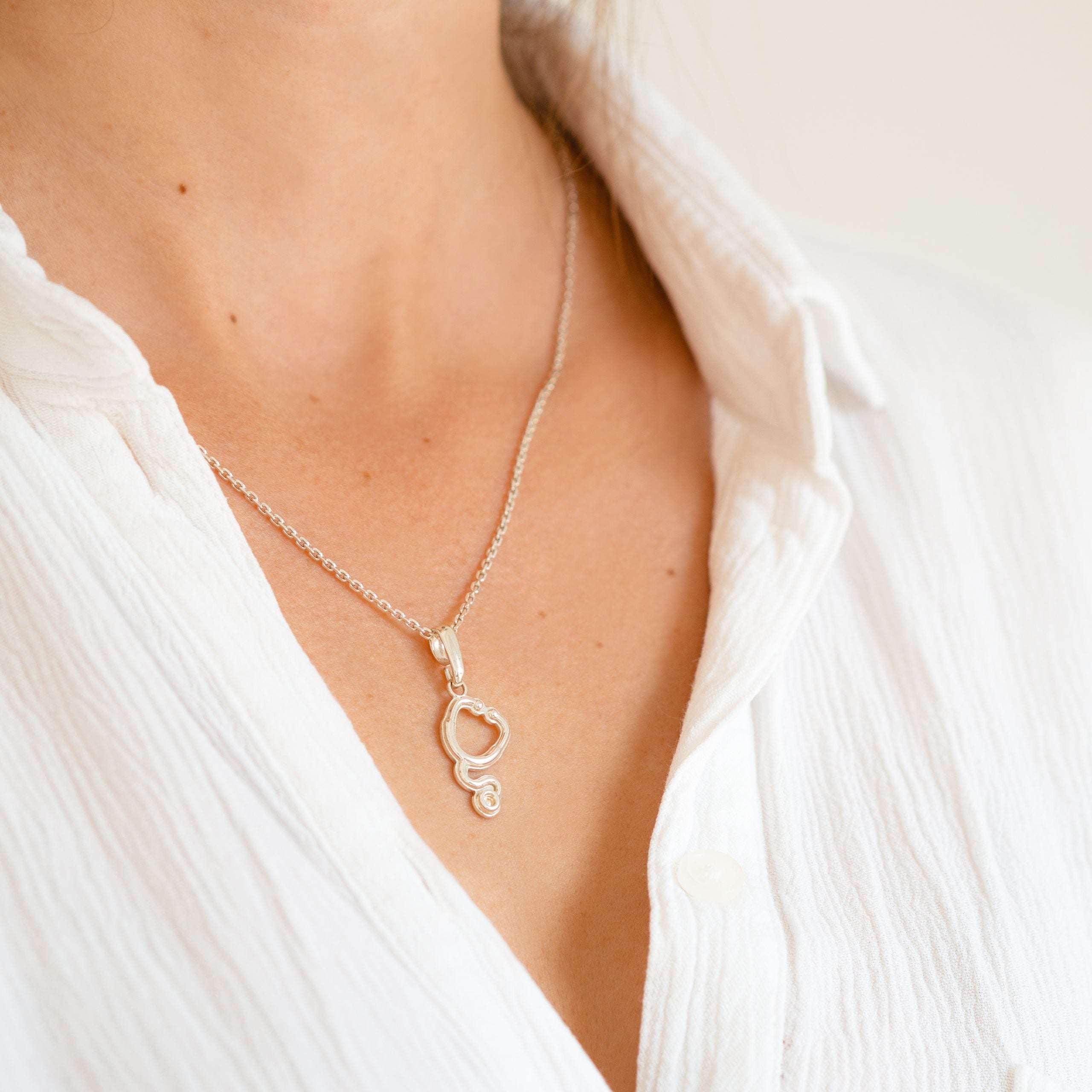 Zawieszka stetoskop srebrna