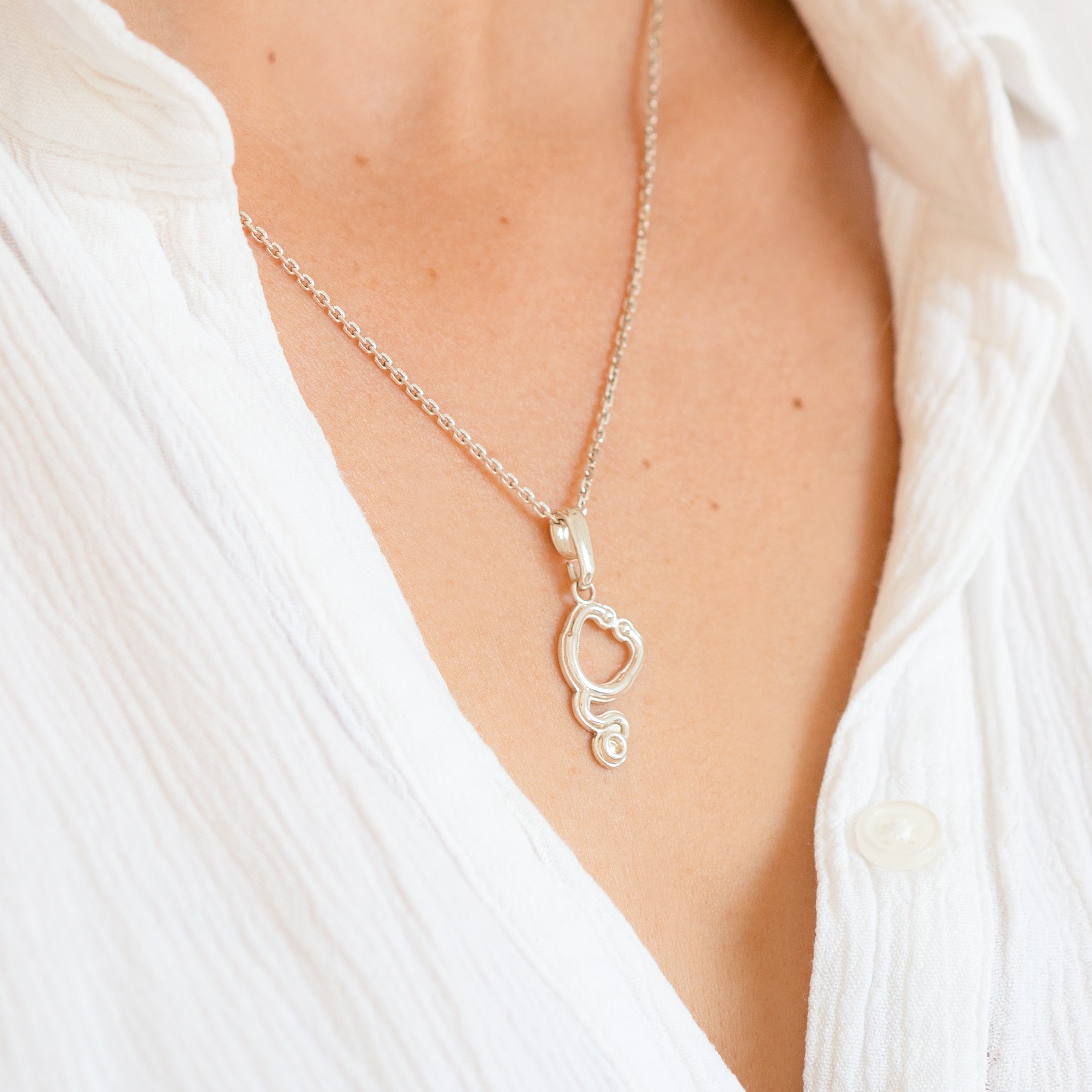 Zawieszka stetoskop srebrna